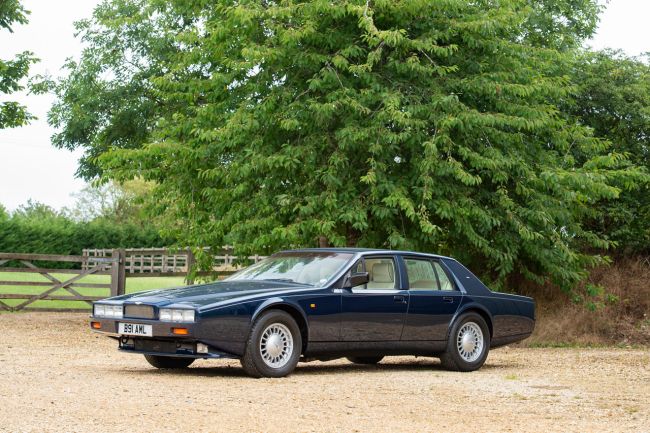 #AM_uk
Aston Martin Lagonda Series 4 Saloon
Страна марки: Великобритания
Страна-изготовитель: Великобритания 
Год выпуска: 1990
-..
